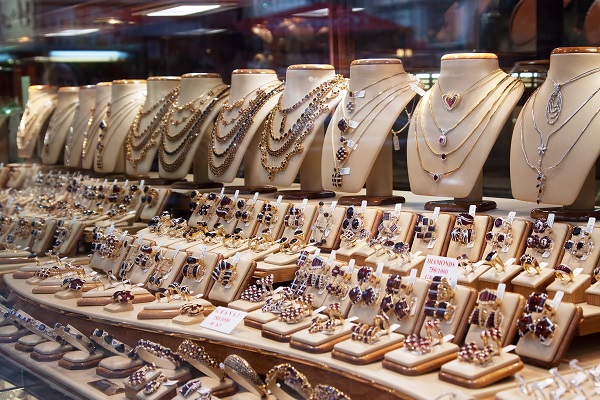 US Holiday Jewelry Sales Predicted to Rise 40%