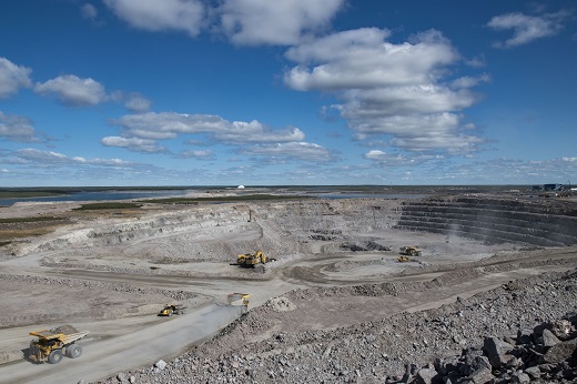 De Beers to Close Another Diamond Mine